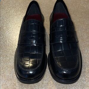 NWOT! G.H Bass & Co. Woman’s Glossy Black Croc-Embossed Loafers, Size 8
